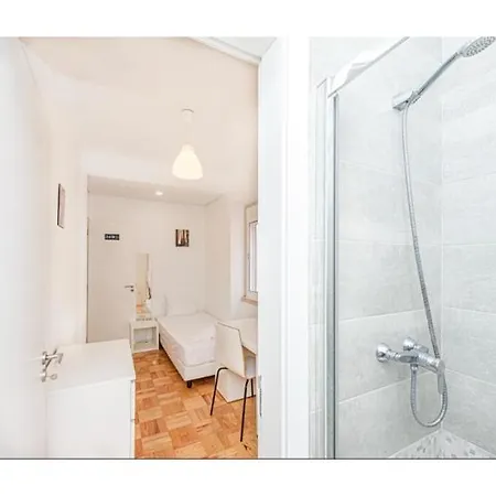 Houze Family Flat In Near Zoo *